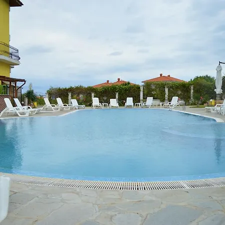 Green Hills Apart 3*